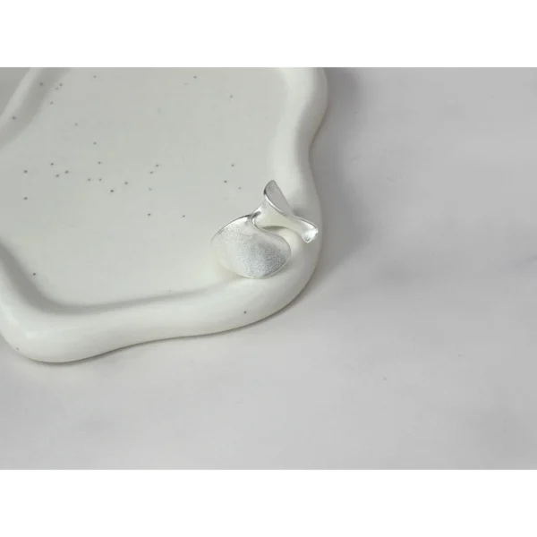 Anillo ranura en plata satinada